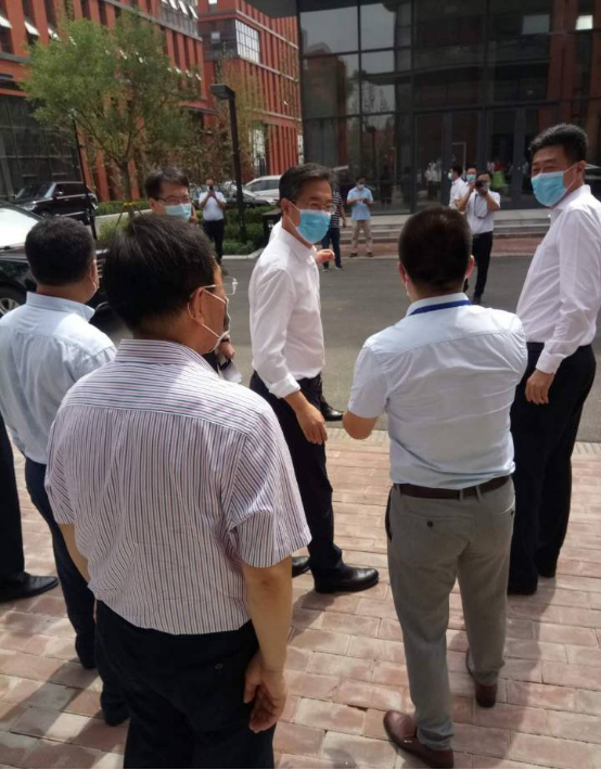 高碑店市委書記侯曉平，市長邱強一行，蒞臨光潤通科研生產(chǎn)基地(圖1)