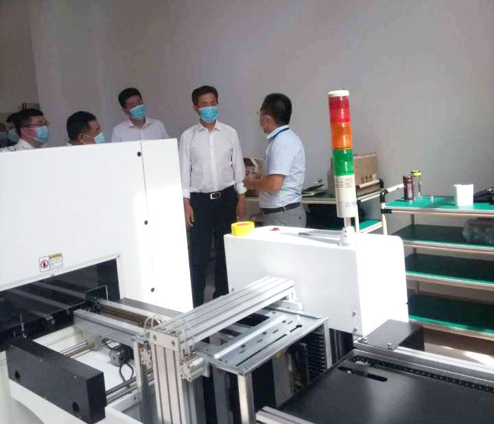 高碑店市委書記侯曉平，市長邱強一行，蒞臨光潤通科研生產(chǎn)基地(圖4)